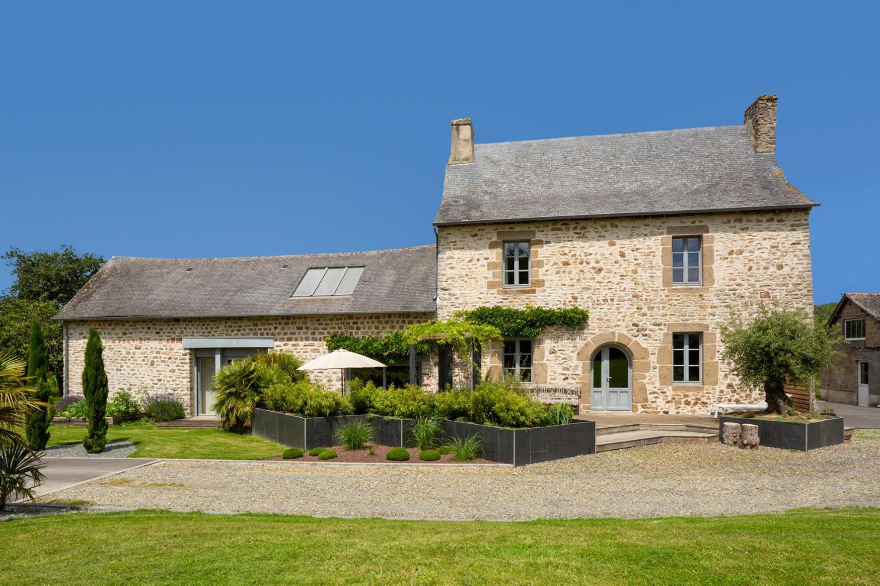 Manoir De La Nogrie - Chambre De Charme Avec Acces Privatif - Piscine Chauffee Sur Domaine 5 Etoiles Val-d'Ize Екстериор снимка